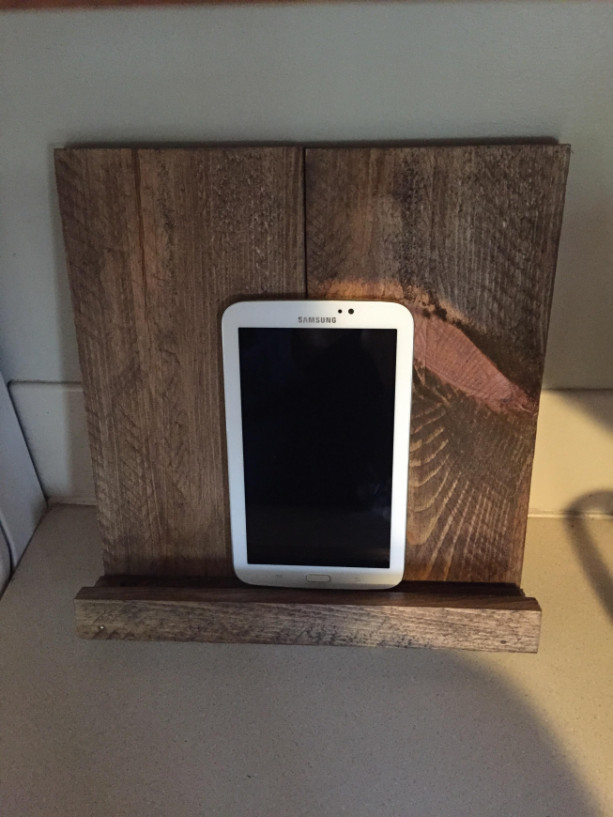 Rustic tablet stand