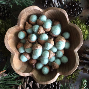 Felted wool acorns, Mint Green, wholesale set of 50, for Spring decoration, mint green bowl filler, light green felt acorn, woodland wedding
