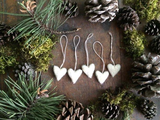 Felted wool heart ornaments, set of 5, Natural White, heart theme decor, mini Christmas tree ornament, Valentine's Day decor, white heart
