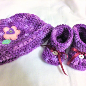 Purple love Crochet Newborn Set, Baby girl Set, Crochet Baby girl Hat and Booties Set, flower decorated DES#004