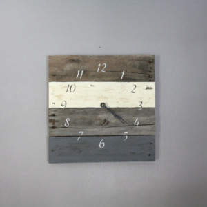 Modern Beach house clock.  MODERN Numbers.  Rustic Yet Hip.  Recycled, Reclaimed, Repurposed Pallet Wood Wall Clock.  Custom Color.
