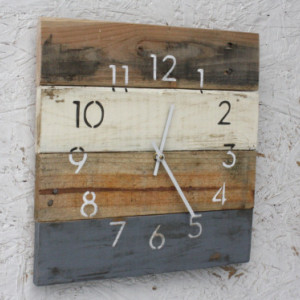 Modern Beach house clock.  MODERN Numbers.  Rustic Yet Hip.  Recycled, Reclaimed, Repurposed Pallet Wood Wall Clock.  Custom Color.