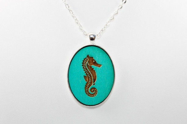 Cameo Pendant - Seahorse (Turquoise)
