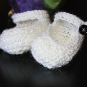 Knit mary jane baby booties