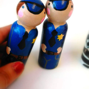 Cops and robbers peg dolls / Gift for boys / Natural wood toy / Stocking stuffer / Cops and robbers party /  topper / favors / peg people