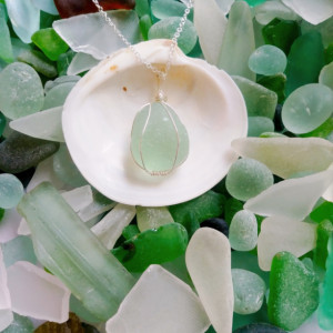 Green sea glass necklace, sea foam green sea glass, English sea glass, beach glass jewelry, sea glass jewelry, beach glass necklace, for her