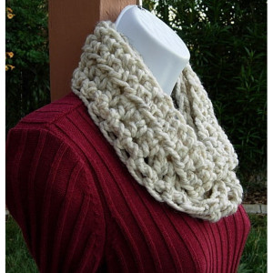 Small INFINITY SCARF, Skinny Loop Scarf, Little Winter Cowl, Off White Wheat Soft Narrow Wool Blend Crochet Knit..Ready to Ship in 2 Days