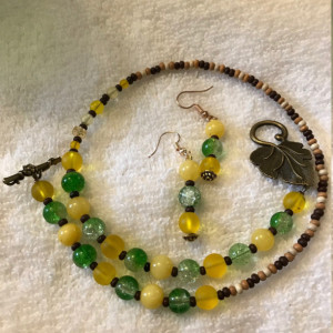 A New Leaf handmade beaded necklace/earrings set  18" long 