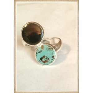  Turquoise and onyx ring
