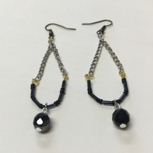 Black and gold ear rings 