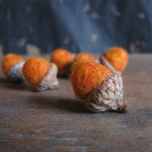 Felted wool acorns, set of 6, Pumpkin Orange, for Halloween decor, harvest decoration, autumn bowl filler, seasonal fall, halloween gift