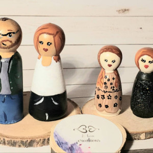 Custom Family peg doll, custom mother day’s gift, personalized gift for Mom, wooden people, doll house figures, gift for anniversary,