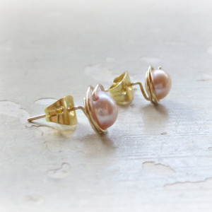 Mauve Post Earrings, Gold Wire Wrap Studs, Mauve Pearl Posts, Freshwater Pearl Stud Earrings, Gold Post Earrings, Pink Pearl Earrings