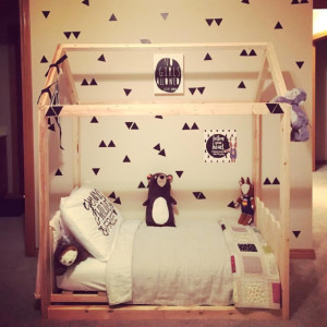 Toddler Bed + picket fence head & footboard + raised slats