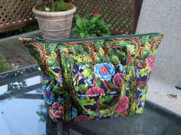Multicolor Bold Print Handbag with outer pockets