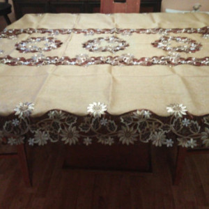Vintage, Handmade, Drawn thread work, Elegant and beautiful tablecloth / Mantel elegante y hermoso.