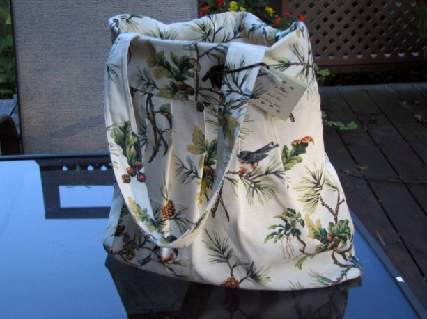 Pleated Hobo-Style Fabric Handbag with Classic Nature Scene