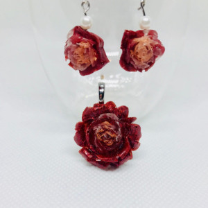 Rose flower with rose gold flakes earrings and pendant