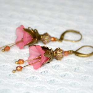 Vintage Flower Earrings in Pink