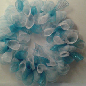 Blue wreath with white curls