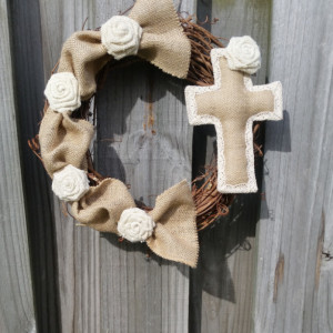 Grapevine wreath with natural and ivory burlap