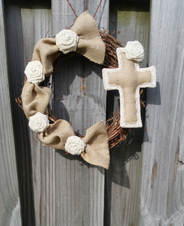 Grapevine wreath with natural and ivory burlap