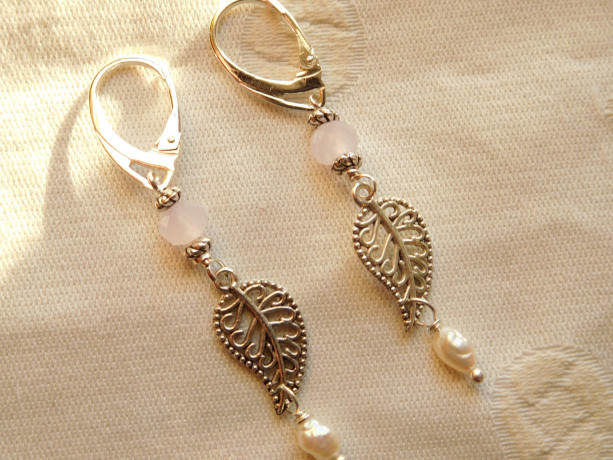 Earrings made with freshwater pearls, silver tone leaf connector, pink crystals beads with silvertone lever back earrings.#E00295