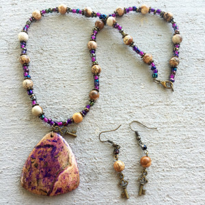 Khaki picture jasper stones, purple choi finches stone triangle pendant and purple seed bead key charm necklace & Earrings