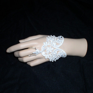 lace finger bracelet - slave bracelet - ring bracelet -  fingerless glove - lace cuff