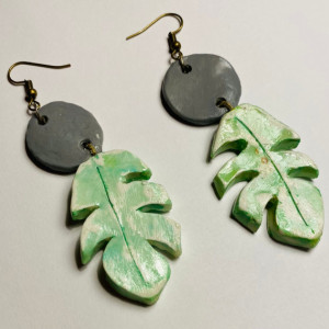 Tropical leaf earrings 