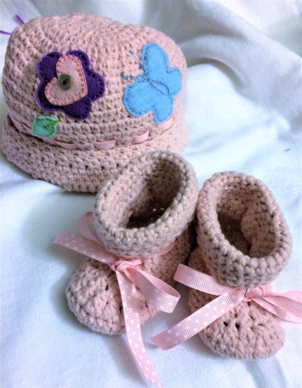Pink Crochet Newborn Set, Baby girl Set, Crochet Baby girl Hat and Booties Set,flower and butterfly decorated DES#003