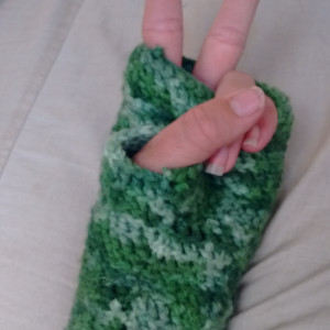 Forest green crochet fingerless gloves