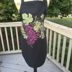 Burgundy grapes apron for women, black apron with 2 pockets, hostess gifts, rustic gifts, wine gift for women, bridal shower gift, best sell
