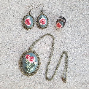 Embroidered  jewelry peach roses