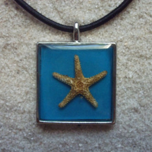 resin necklace blue w. starfish