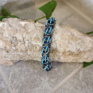 BeeSting Stretchy Chainmail Bracelet