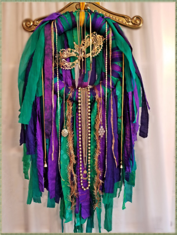 ELEGANT MARDI GRAS Silk Rag Wreath - Boho-Chic Hippie Decor, Bohemian Carnival Wreath, Gypsy Party Wallhanging, Shabby Chic Door Decor