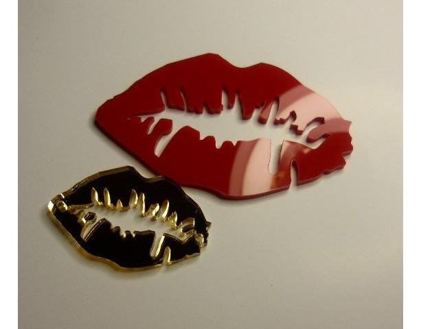  lip charms, lipstick charms, laser cut charms, lips,mirror lips charms