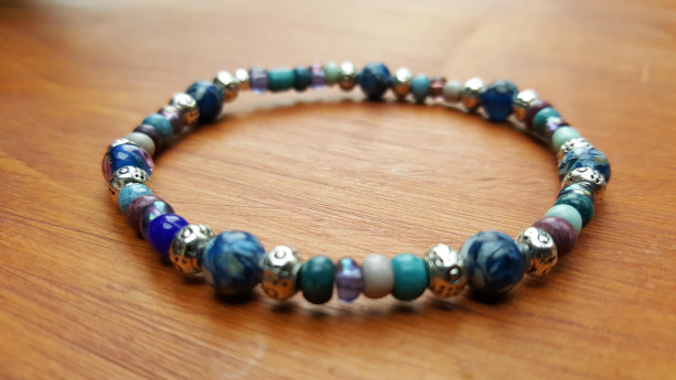 Mixed beads blue, silver, purple and teal colors beads stretchy bracelet.