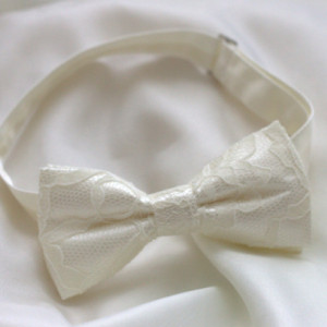 Ivory Lace Bow Tie - Wedding Bow Tie Groom Bow Tie Bridal bow Tie Bridal party Prom Groomsmen bow tie Baby Bow Tie - Baptism Bow Tie
