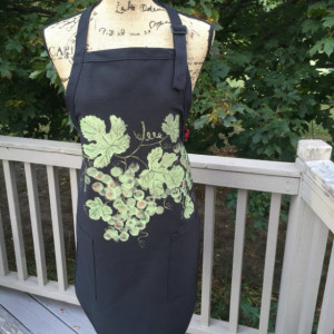 Green grapes apron for women, black apron with 2 pockets, hostess gifts, rustic gifts, wine gift for women, bridal shower gift, best selling