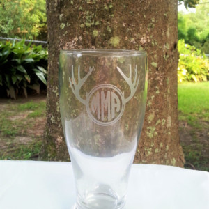 Deer Antlers Monogram Glass,Etched Pilsner Glass, Hunters Monogram, Rustic Monogrammed Beer Glass