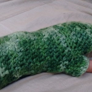 Forest green crochet fingerless gloves