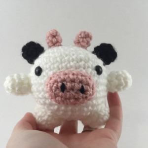 Mini amigurumi cow, amigurumi cow, crochet cow, tiny cow, cow,kawaii, small cow, cow plush, cow plushie, under 15, moo, farm