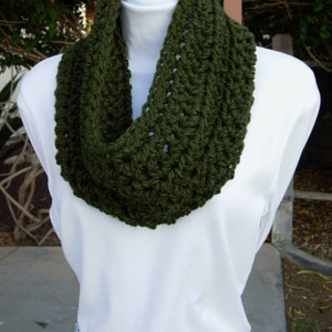 Dark Solid Green Winter Cowl Scarf, Color Options, Women's Extra Soft Short Wide Crochet Knit Acrylic Circle Scarf, Ready to Ship In 3 Days