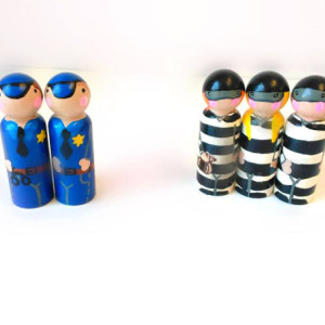 Cops and robbers peg dolls / Gift for boys / Natural wood toy / Stocking stuffer / Cops and robbers party /  topper / favors / peg people
