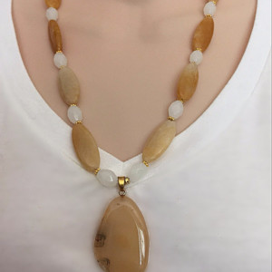 Yellow Agate Gemstone Beaded Necklace with Pendant