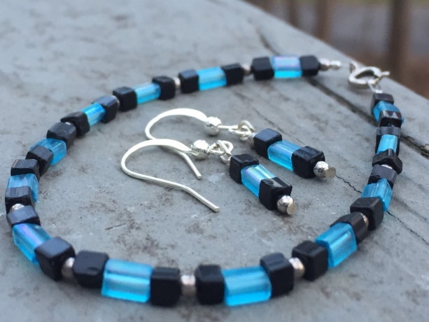 Beaded jewelry set, black and blue crystal beaded bracelet, earrings, beaded bracelet, beaded earrings, bohemian bracelet, boho earrings