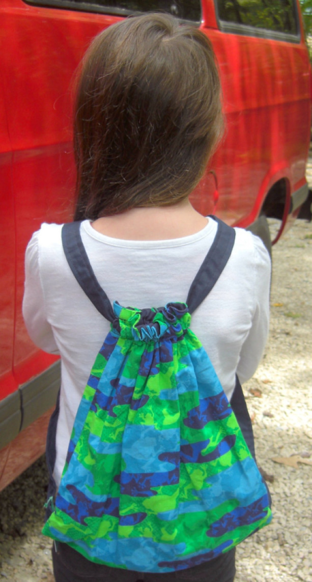 Camo Frogs Child Drawstring Backpack