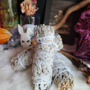 Wunderland accoutrements //  Clean air// smudge sticks // air purification // clean air policy // smells good